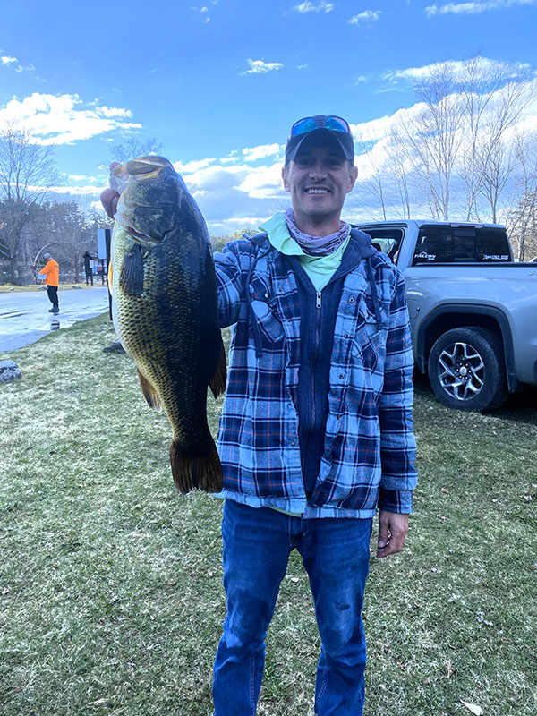 2024 Winner Jonathan Carter 7.84lbs Great Pond